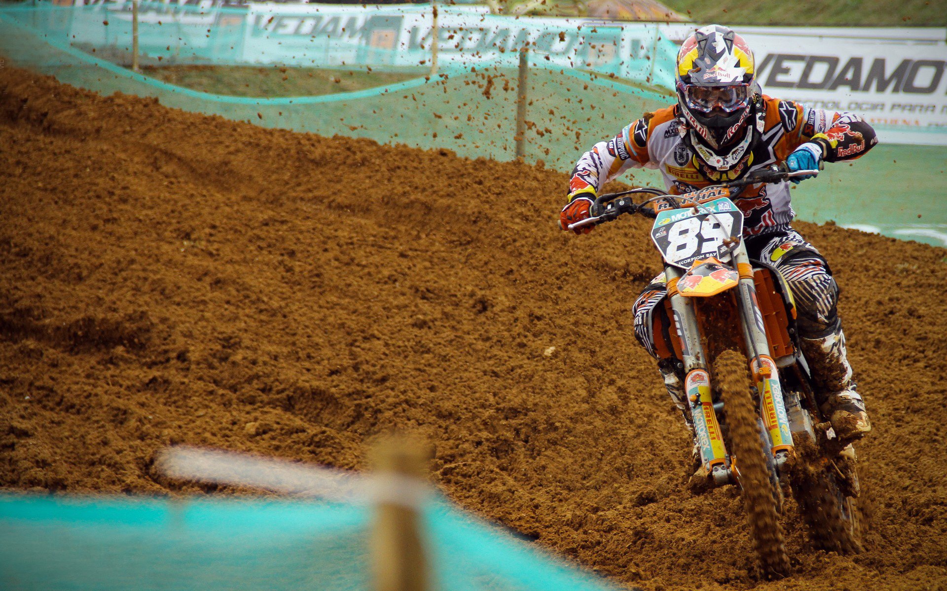 F1新赛季揭幕战之夜,哈利伯顿个人能力完全展现,当赛道轰鸣遇见球场魔术